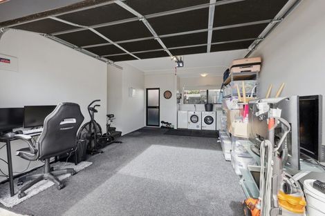 Photo of property in 2/102 Sandspit Road, Shelly Park, Auckland, 2014