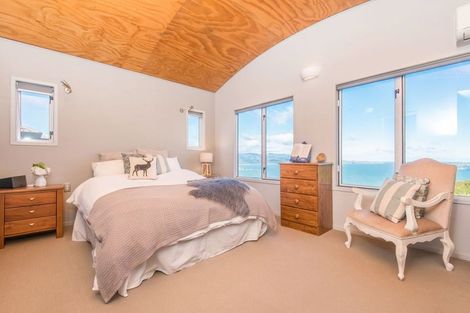 Photo of property in 24 Dress Circle, Newlands, Wellington, 6037