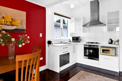 Photo of property in 15b Atiawa Street, Glen Avon, New Plymouth, 4312