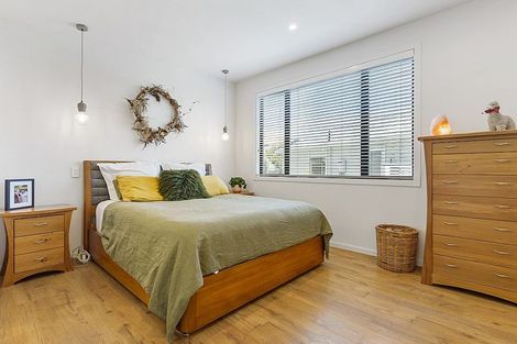 Photo of property in 45 Kiwi Esplanade, Mangere Bridge, Auckland, 2022