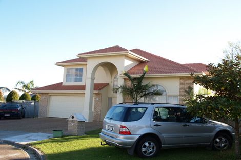 Photo of property in 9 Belsomet Place, Golflands, Auckland, 2013