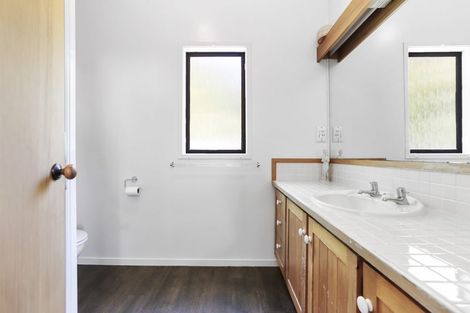 Photo of property in 9 Longfellow Parade, Glen Eden, Auckland, 0604