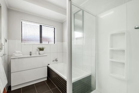 Photo of property in 1/12 Corunna Road, Milford, Auckland, 0620