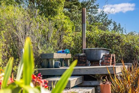 Photo of property in 21 Paekakariki Hill Road, Pauatahanui, Porirua, 5381