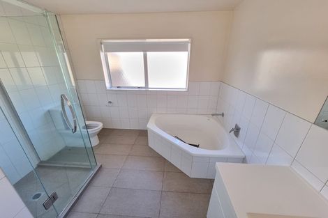 Photo of property in 2 Framalda Place, Conifer Grove, Takanini, 2112