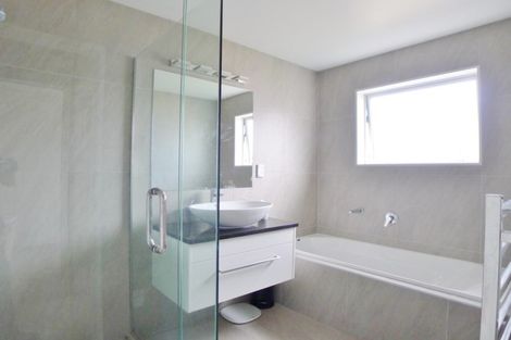 Photo of property in 4 Iwinuku Crescent, Wattle Downs, Auckland, 2103