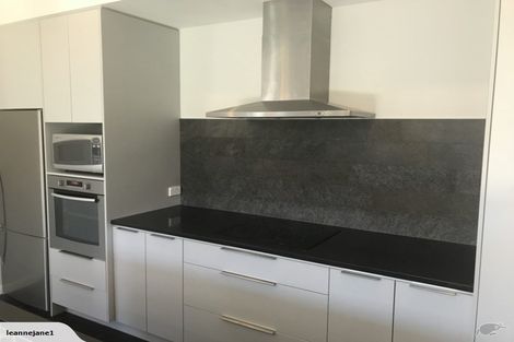 Photo of property in 33 Butterworth Crescent, Papamoa Beach, Papamoa, 3118