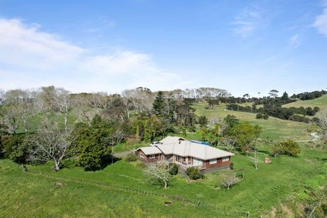 Photo of property in 1175 South Head Road, South Head, Helensville, 0874