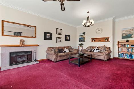 Photo of property in 50 Lee Street, Te Puke, 3119