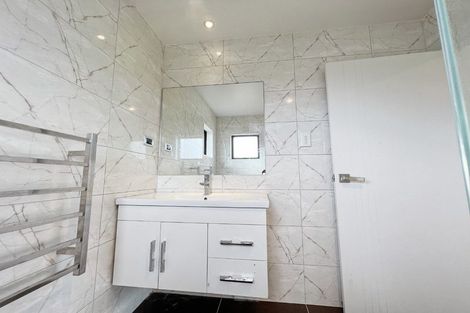 Photo of property in 115e Sturges Road, Henderson, Auckland, 0612