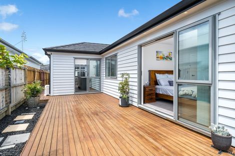 Photo of property in 24 Tarras Road, Kumeu, 0810