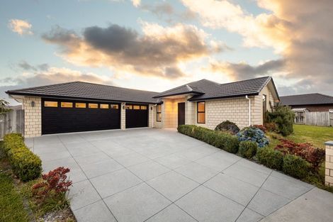 Photo of property in 19 Piwakawaka Court, Rototuna North, Hamilton, 3210