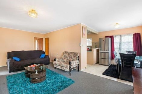 Photo of property in 422 Roscommon Road, Clendon Park, Auckland, 2103