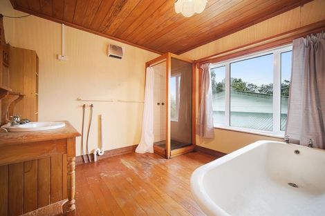 Photo of property in 67 Rangeview Road, Sunnyvale, Auckland, 0612