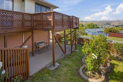 Photo of property in 27 Almora View, Ascot Park, Porirua, 5024
