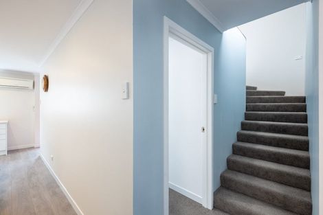 Photo of property in 8 York Crescent, Westown, New Plymouth, 4310