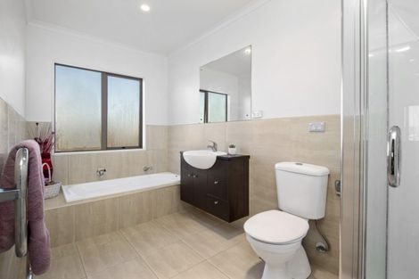 Photo of property in 137 Baverstock Road, Flat Bush, Auckland, 2016