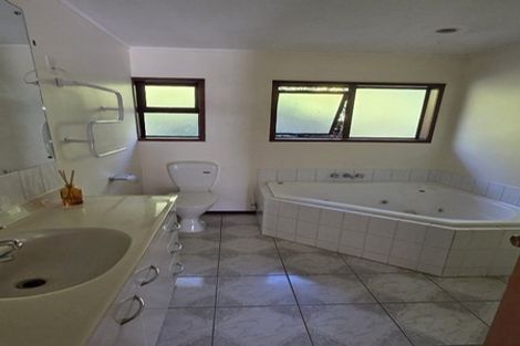 Photo of property in 13 Charles Dickens Drive, Mellons Bay, Auckland, 2014