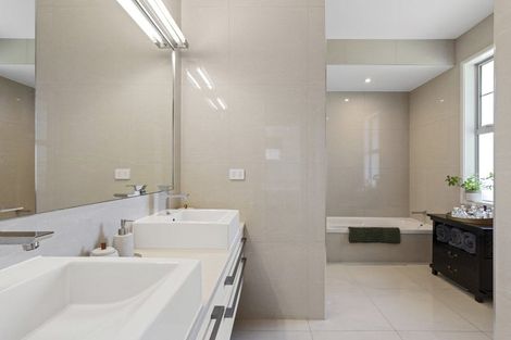 Photo of property in 7 Westall Lane, Avonhead, Christchurch, 8042