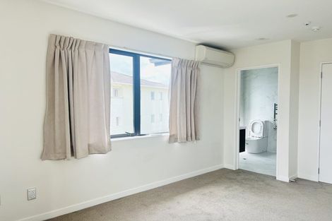Photo of property in 1 Lilac Lane, Oteha, Auckland, 0632