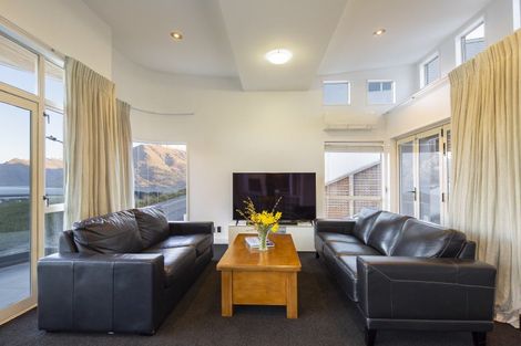 Photo of property in 11 Peregrine Place, Queenstown, 9300