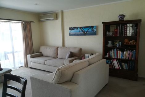 Photo of property in 2/16 Waimai Avenue, Weymouth, Auckland, 2103