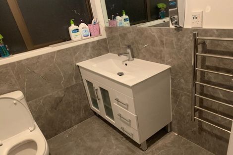 Photo of property in 8 Garner Place, Glenfield, Auckland, 0629