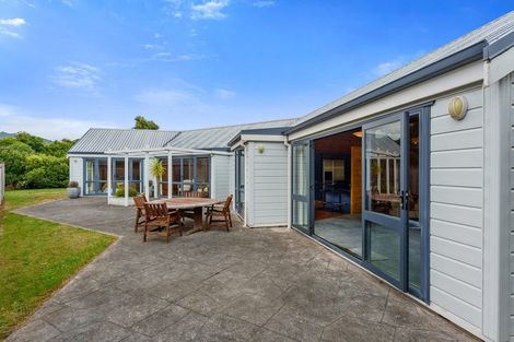 Photo of property in 16 Alexander Street, Waikanae, 5036