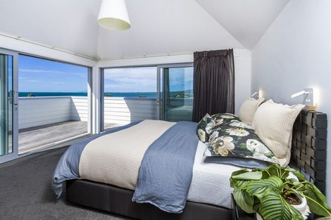 Photo of property in 17 Ocean View Road, Milford, Auckland, 0620