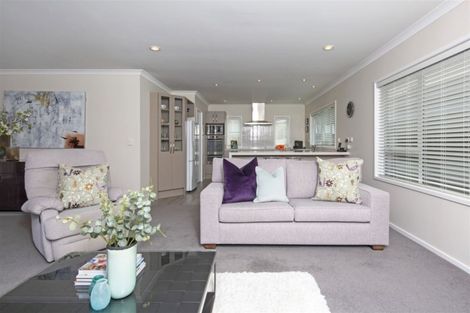 Photo of property in 6 Swindon Close, Mellons Bay, Auckland, 2014