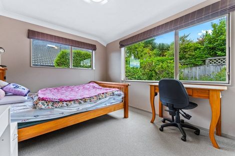 Photo of property in 12 Stonedge Lane, Rosedale, Auckland, 0632