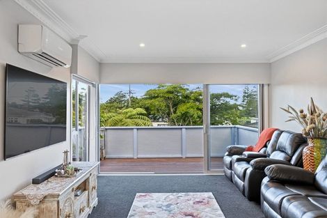 Photo of property in 12 Knox Road, Swanson, Auckland, 0612