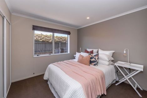 Photo of property in 8 Springside Place, Redwood, Christchurch, 8051