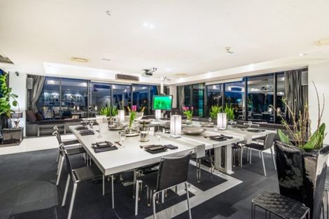 Photo of property in 3a/2 Saint Martins Lane, Grafton, Auckland, 1010