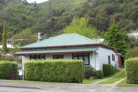 Photo of property in 108 Waikawa Road, Picton, 7220