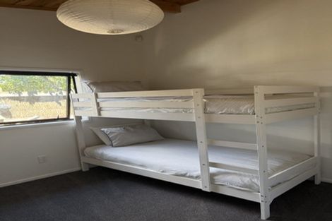 Photo of property in 4 Gradwell Place, Two Mile Bay, Taupo, 3330