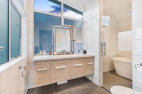 Photo of property in 21 Berne Place, Birkenhead, Auckland, 0626