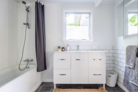 Photo of property in 30 Lysnar Street, Okitu, Gisborne, 4010