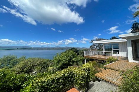Photo of property in 18 Fortification Road, Karaka Bays, Wellington, 6022