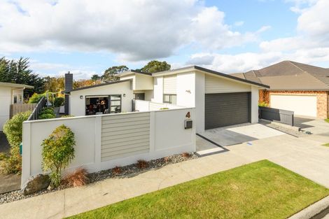 Photo of property in 4a Silkwood Place, Fitzherbert, Palmerston North, 4410