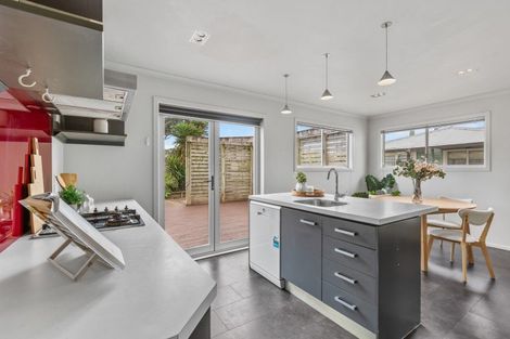 Photo of property in 27 Rospeath Crescent, Spotswood, New Plymouth, 4310