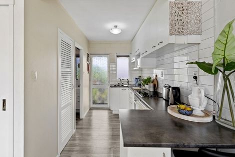 Photo of property in 9/1 Glen Road, Browns Bay, Auckland, 0630