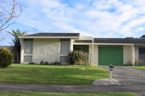 Photo of property in 6a Pinedale Parade, Milson, Palmerston North, 4414