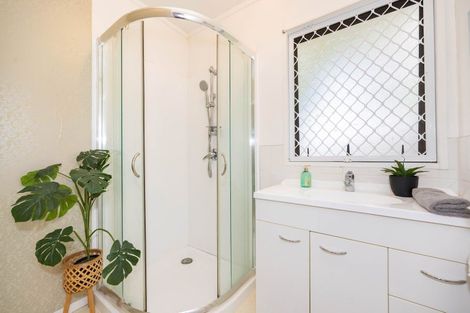 Photo of property in 2/48 Hogans Road, Glenfield, Auckland, 0629