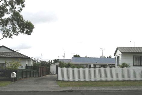 Photo of property in 2/41 Barbados Drive, Unsworth Heights, Auckland, 0632