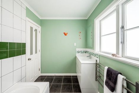 Photo of property in 106 Renown Road, Raumati South, Paraparaumu, 5032