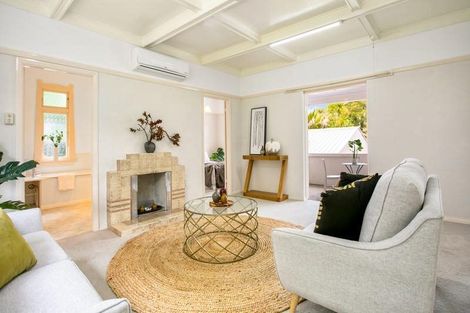 Photo of property in 2 Otitori Bay Road, Titirangi, Auckland, 0604