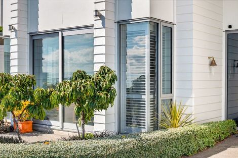 Photo of property in 40 Roslyn Road, Bluff Hill, Napier, 4110
