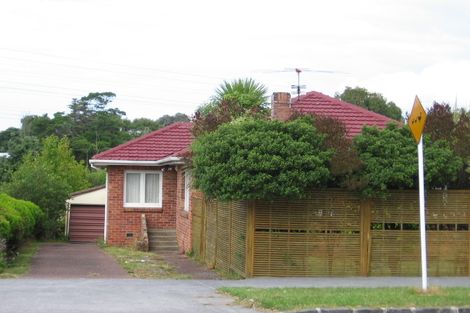 Photo of property in 6 Taylor Street, Blockhouse Bay, Auckland, 0600