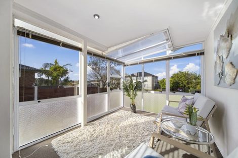 Photo of property in 2a Kurnell Drive, Botany Downs, Auckland, 2010